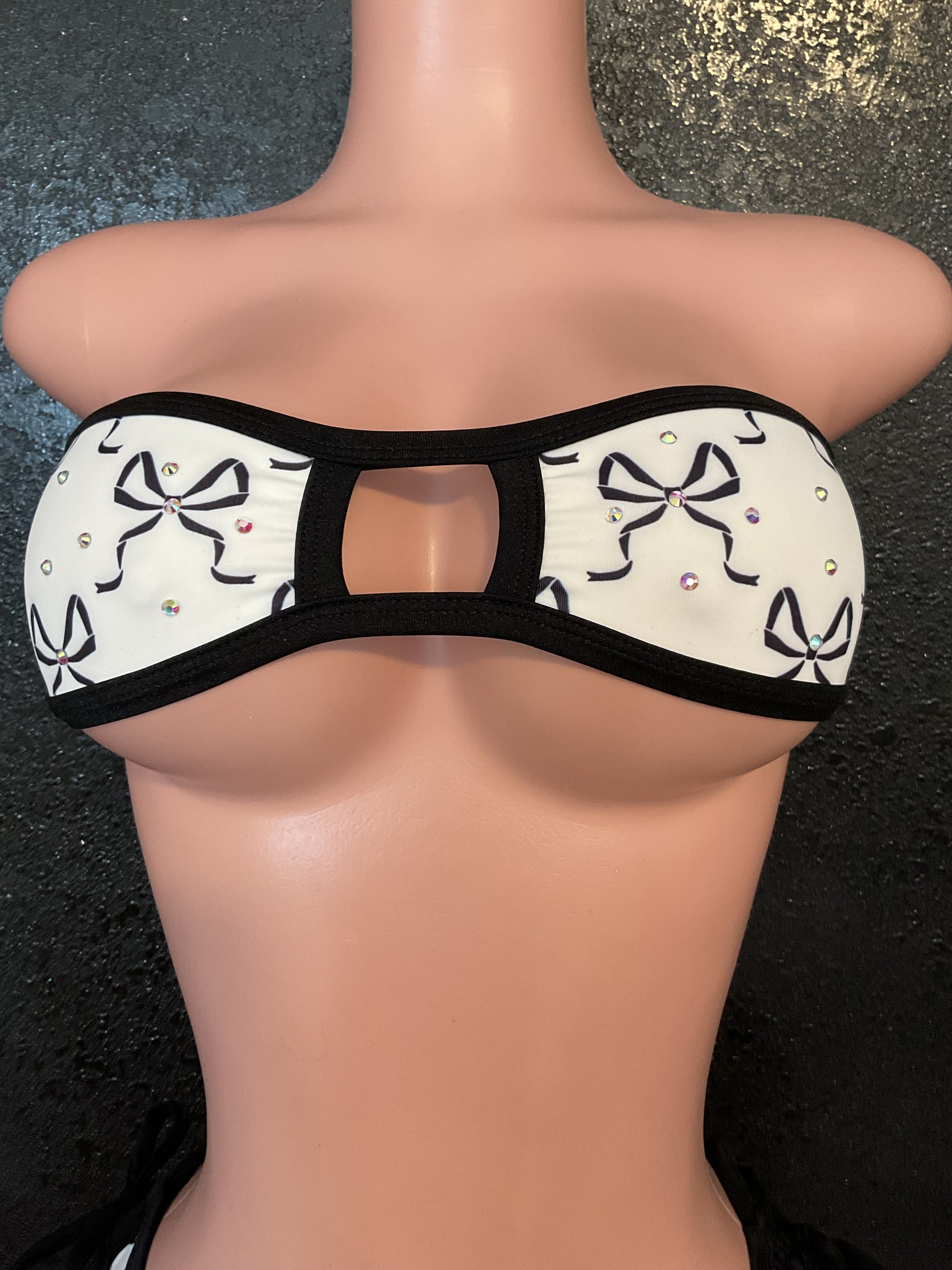 Bow thong set