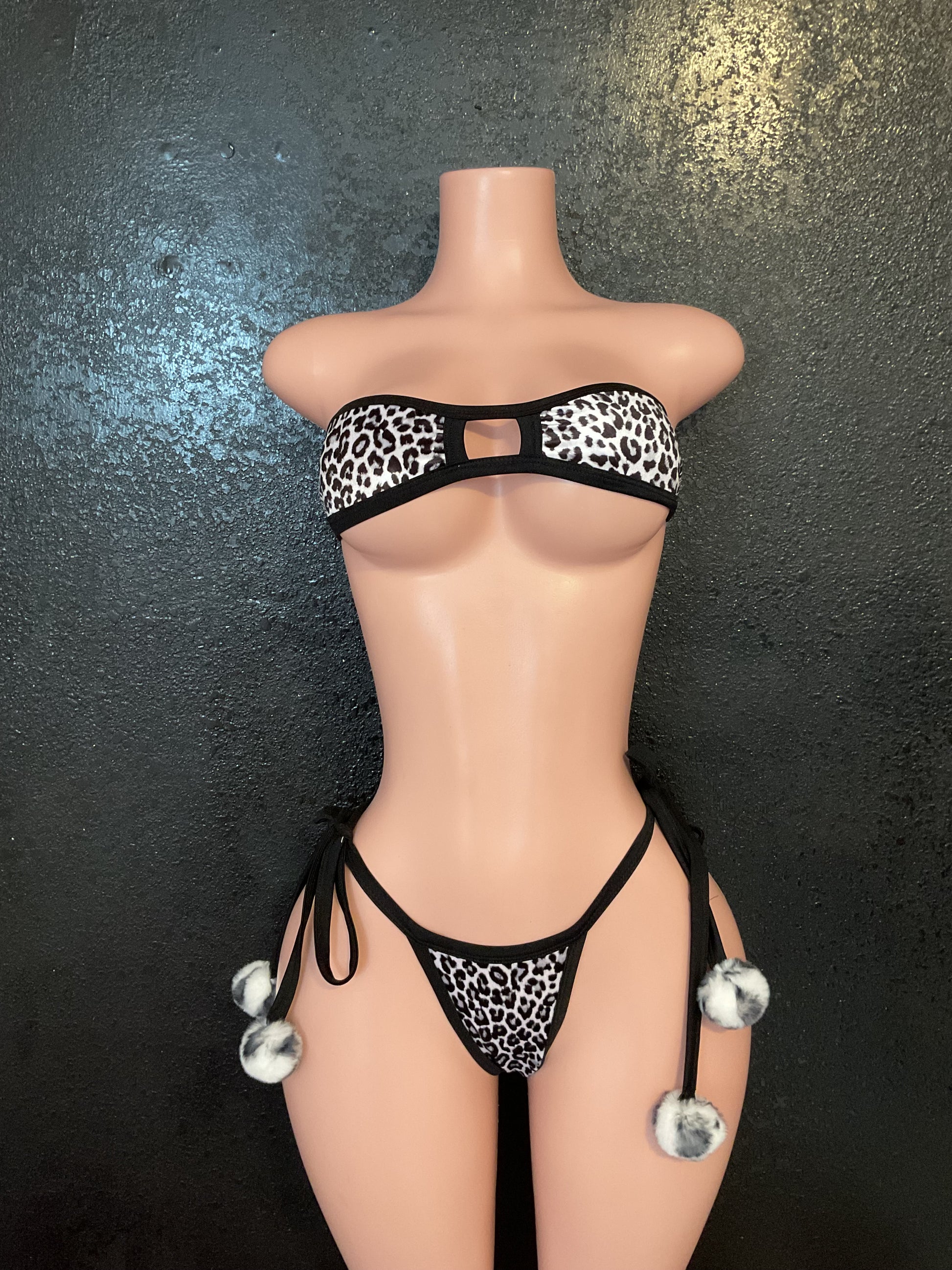 Pom Pom velvet g string bikini