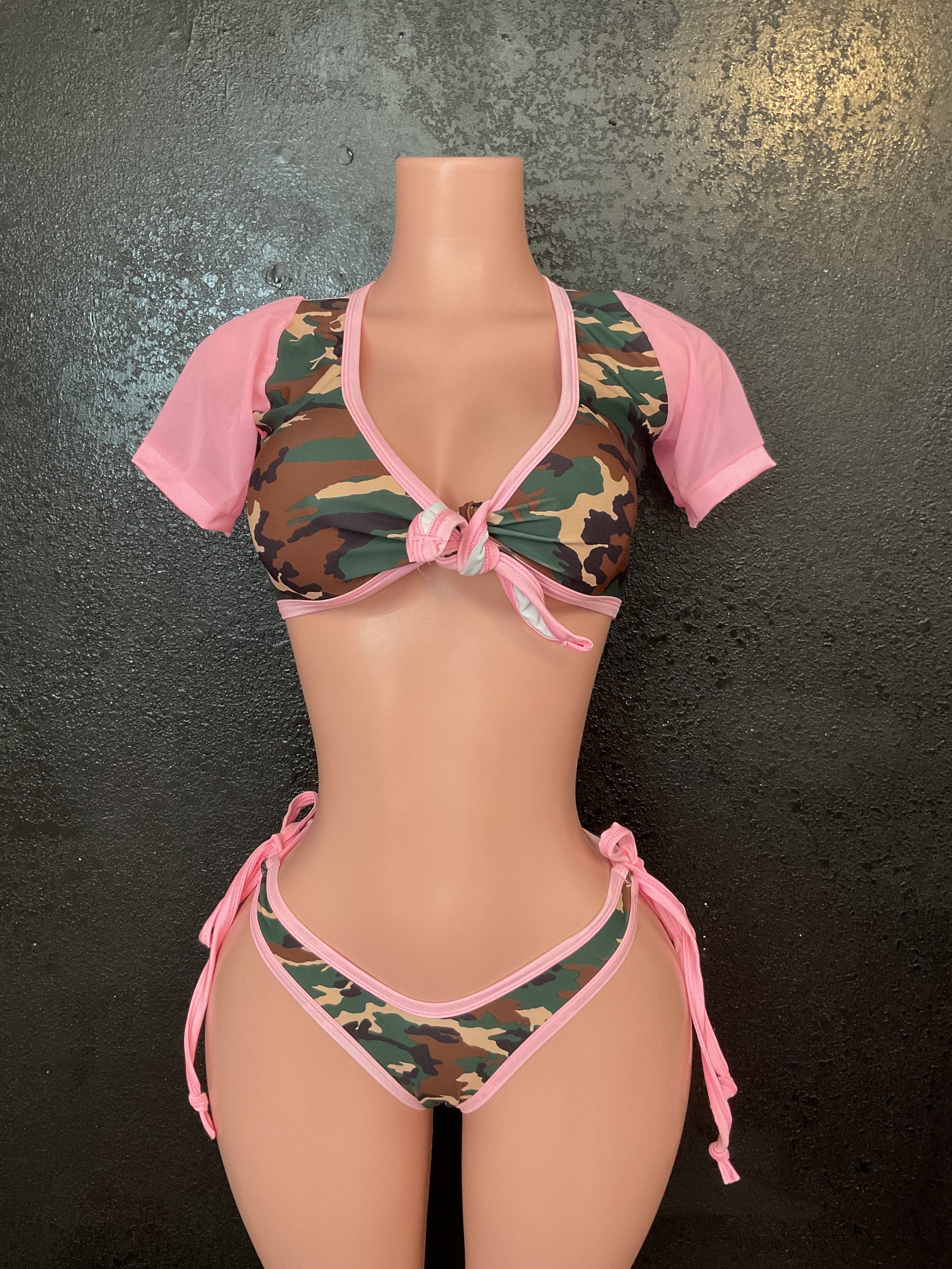 Short sleeve and thong set camo