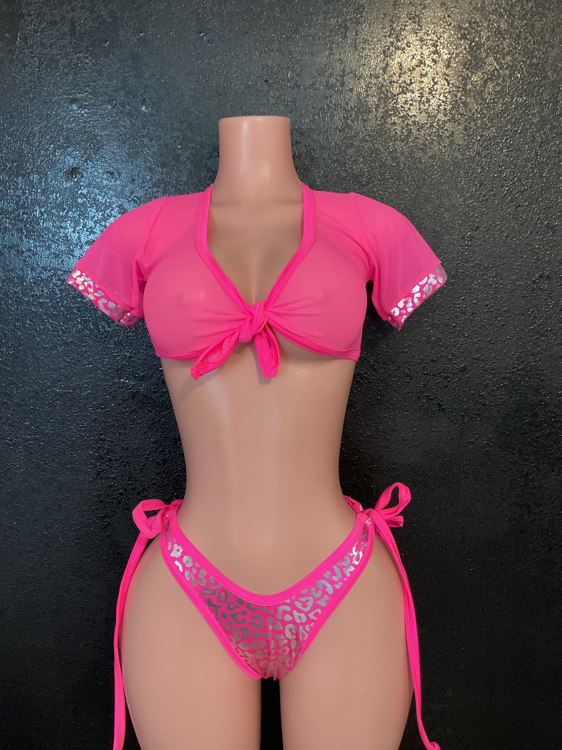 Short sleeve tie top and thong set leopard