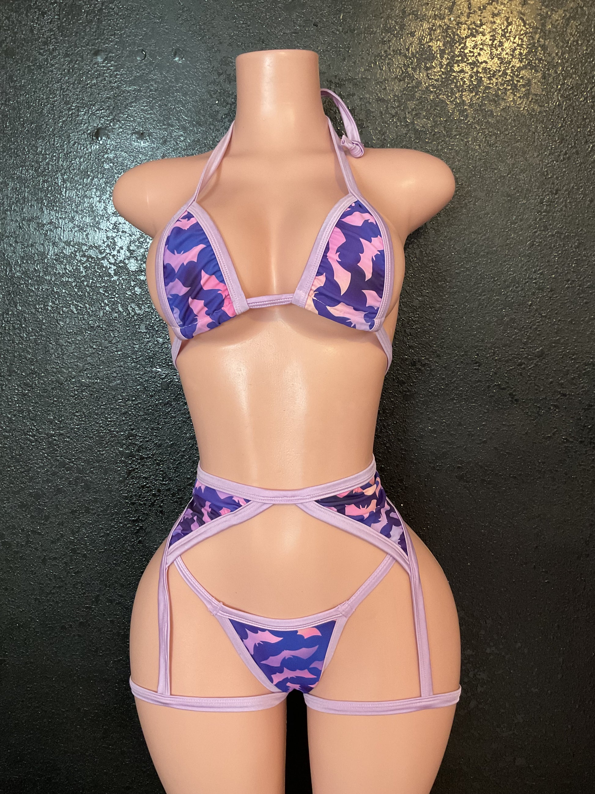 Bat print garter set.