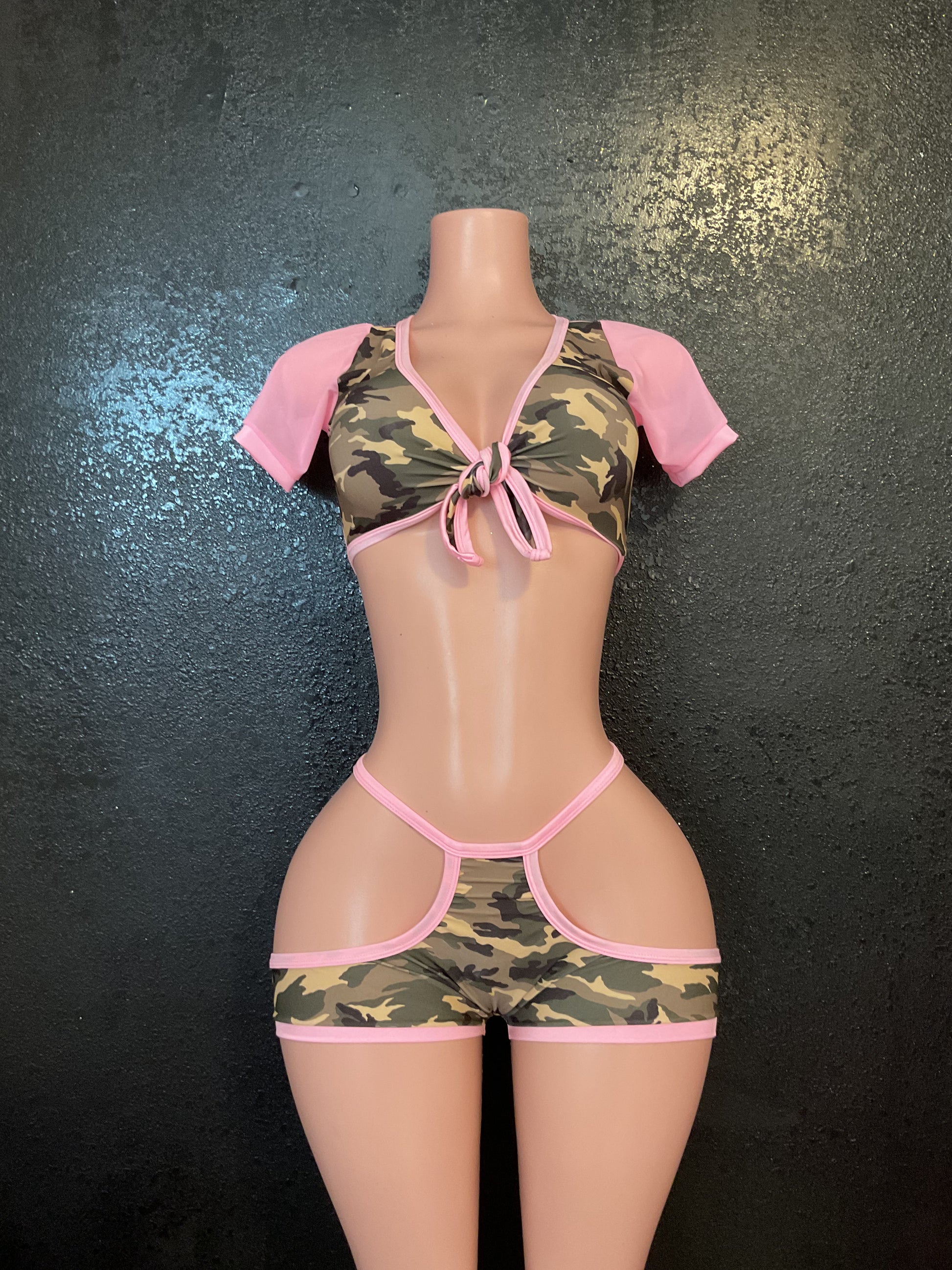 Cut out booty short set