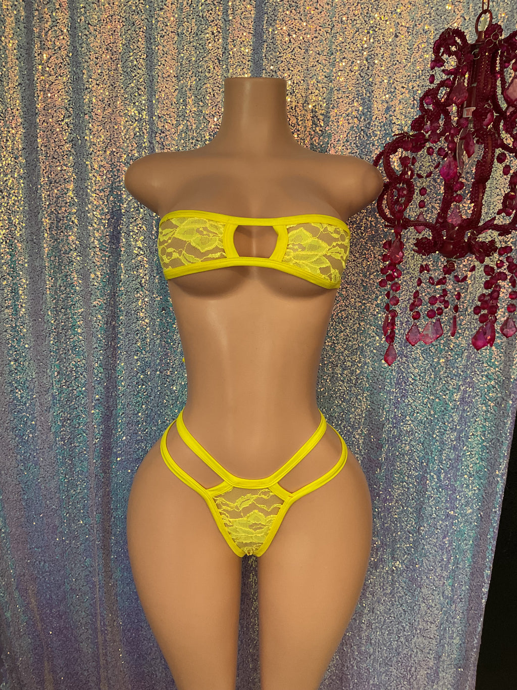 Lace thong set