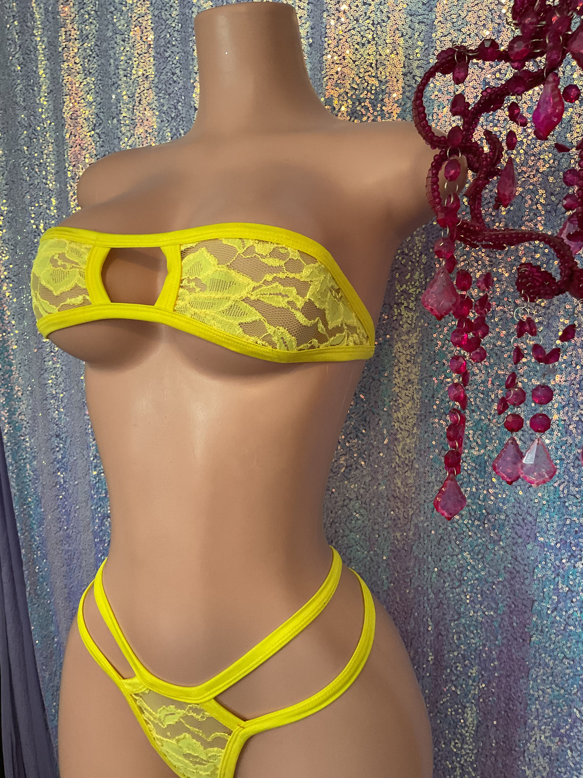 Lace thong set