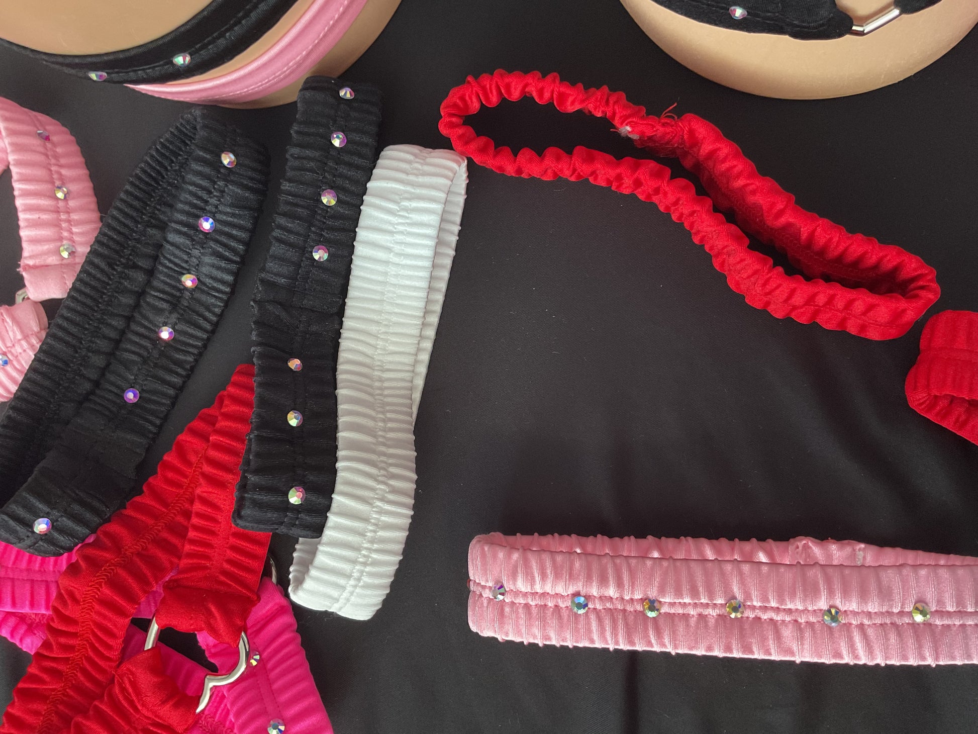 Leg garters