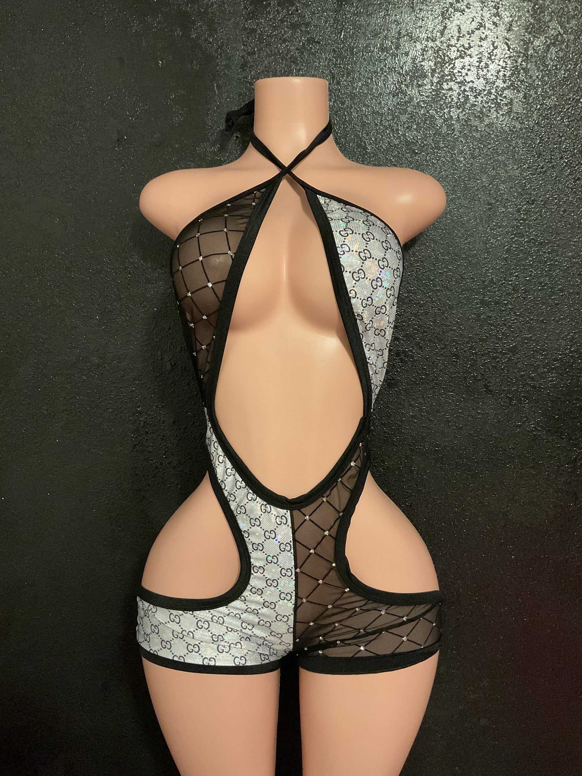 Cut out short set