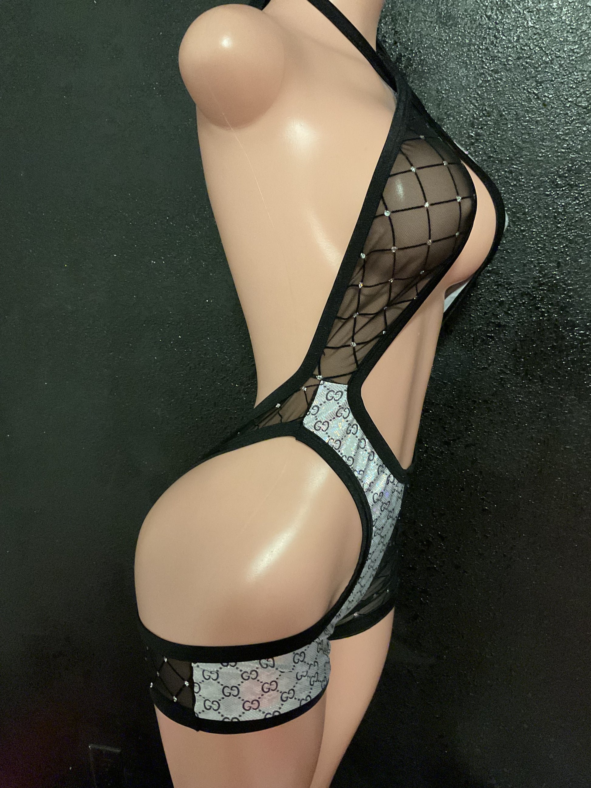 Cut out short set