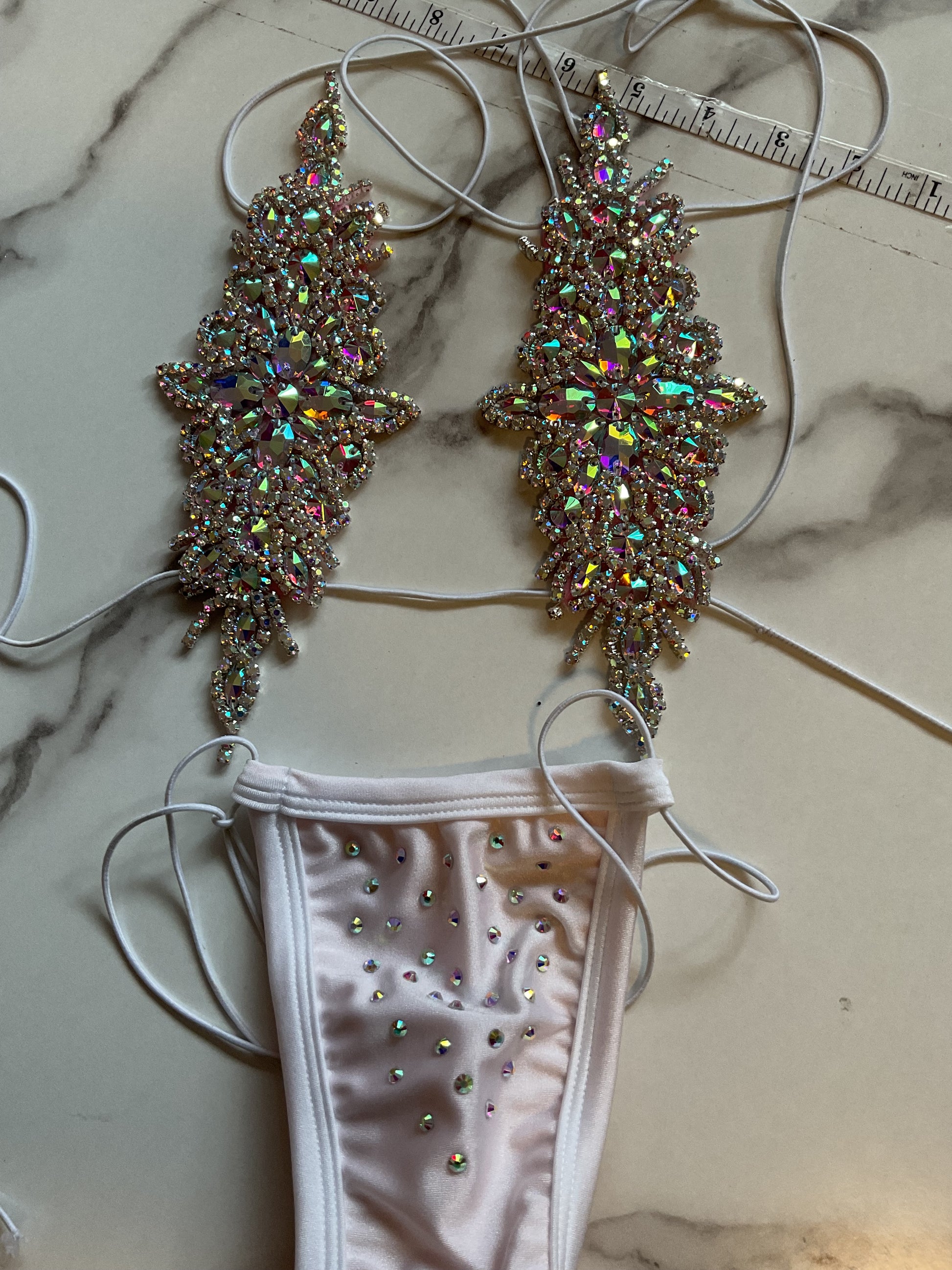 Appliqué thong bikini