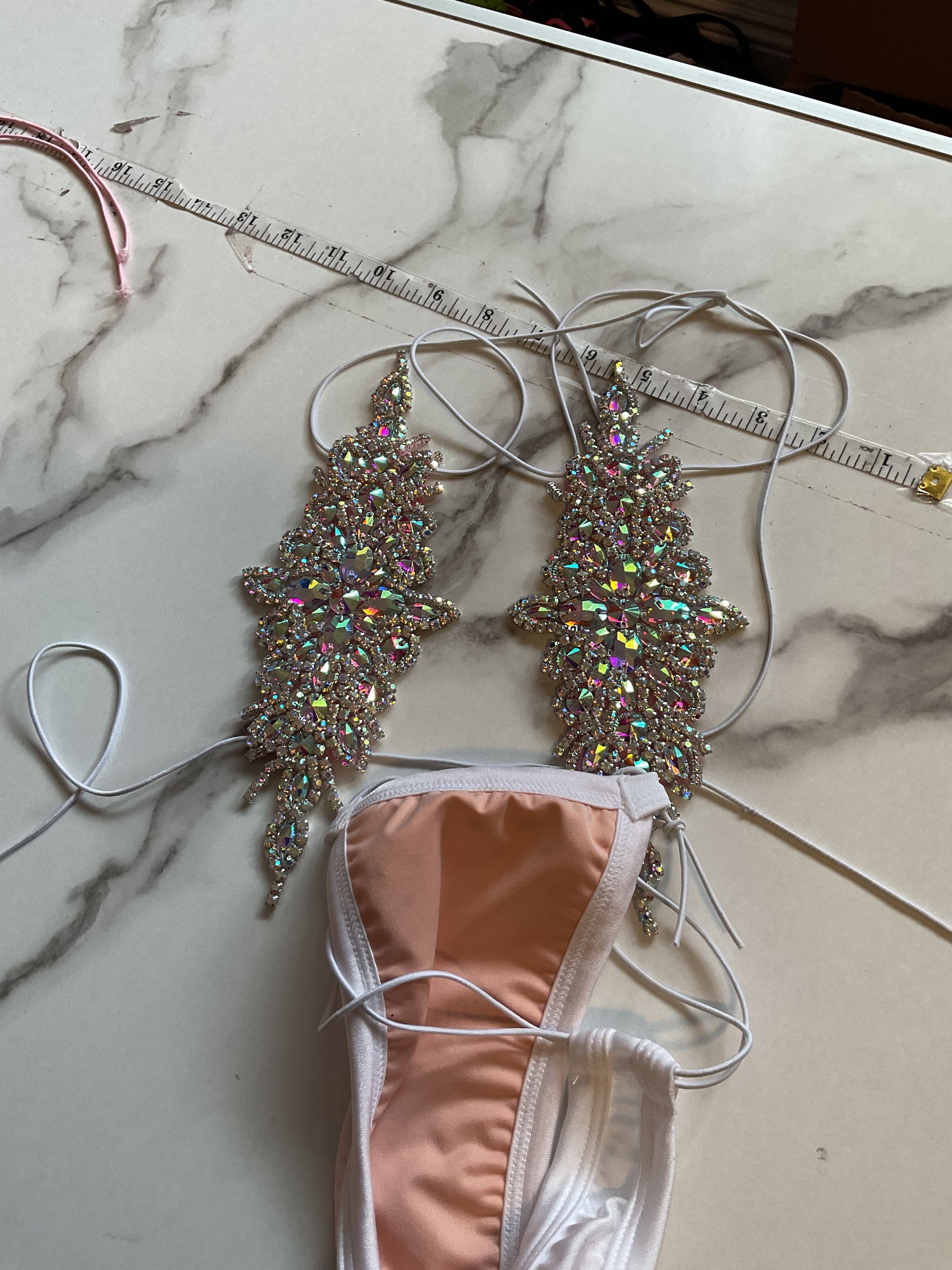 Appliqué thong bikini