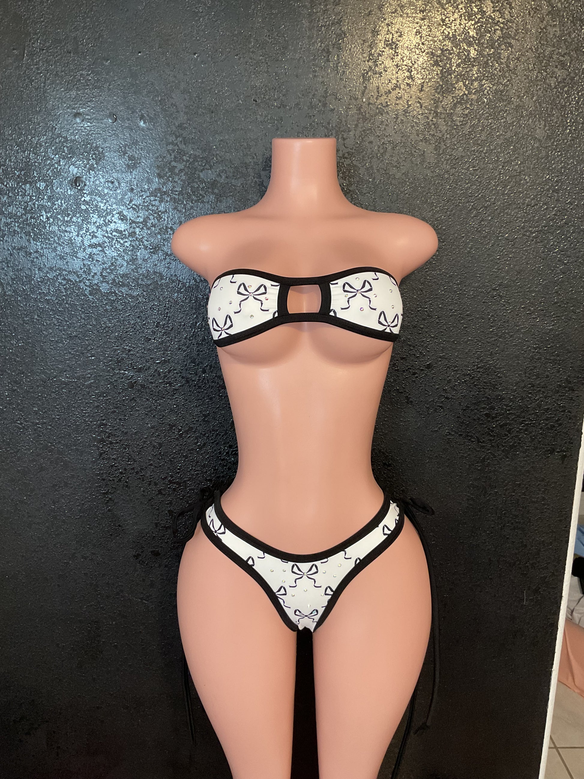 Bow thong set