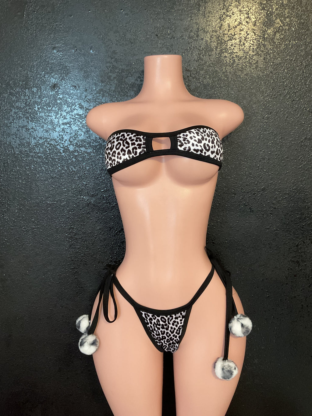 Pom Pom velvet g string bikini