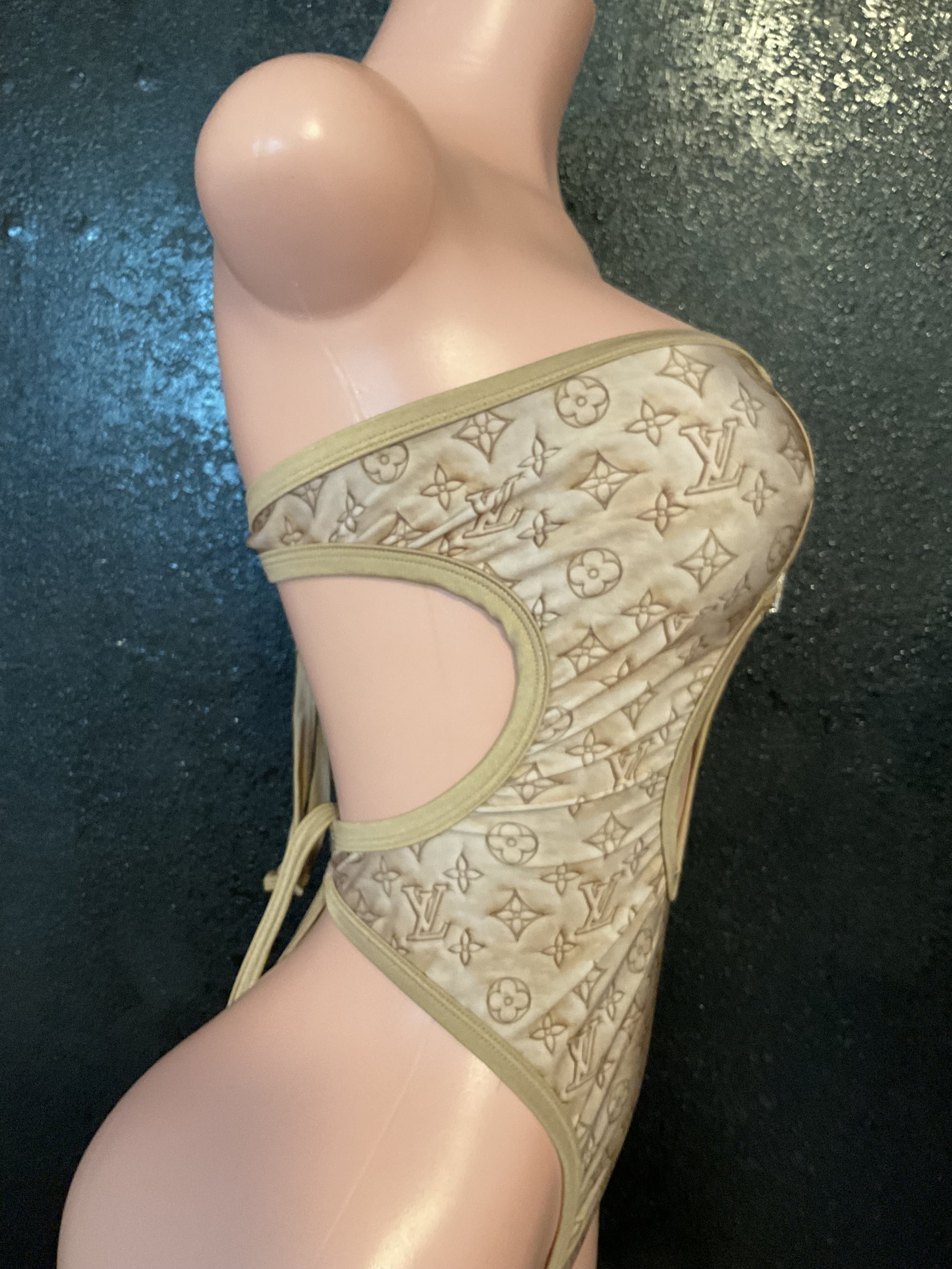 Strapless one piece
