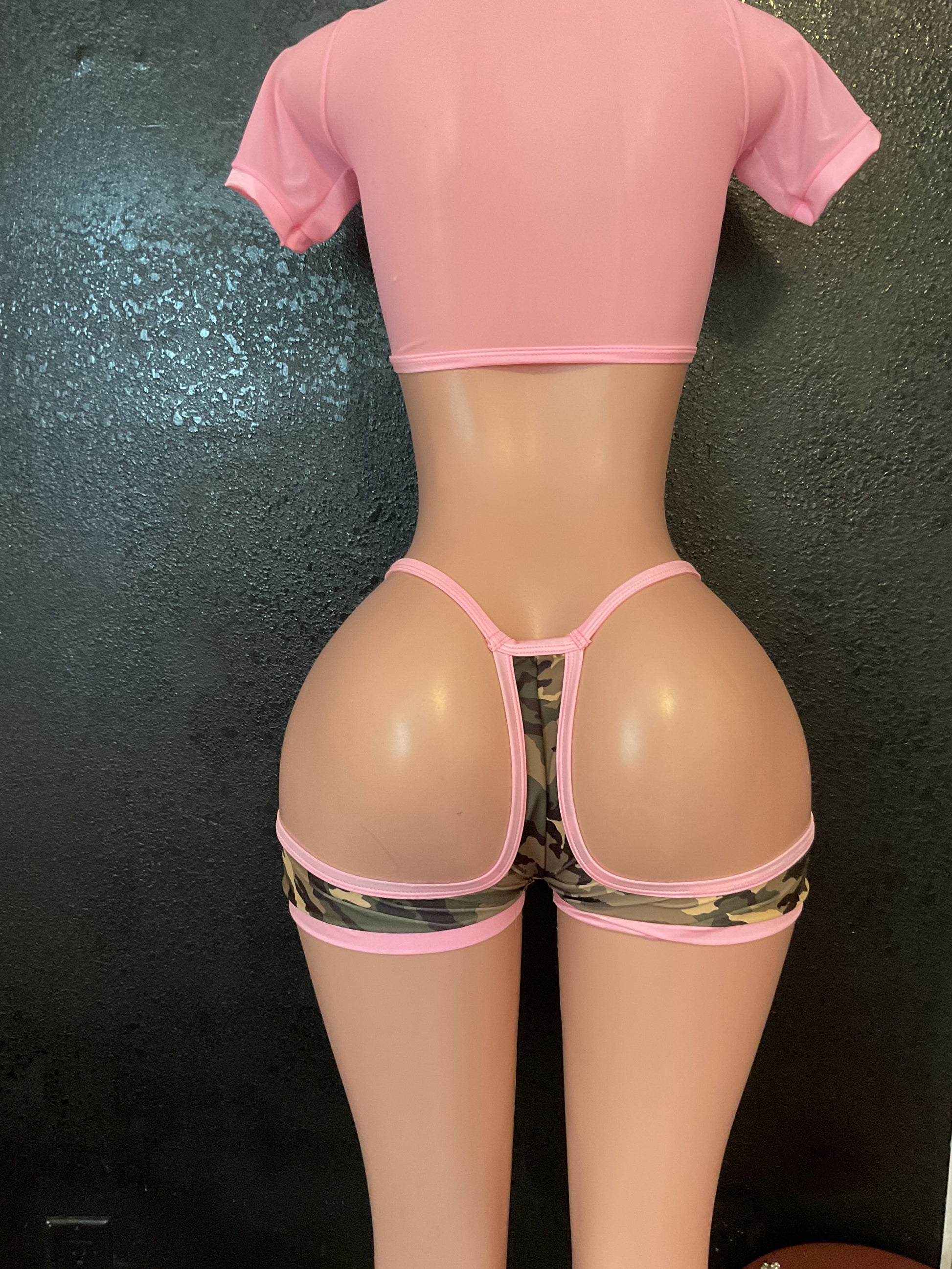 Cut out booty short set