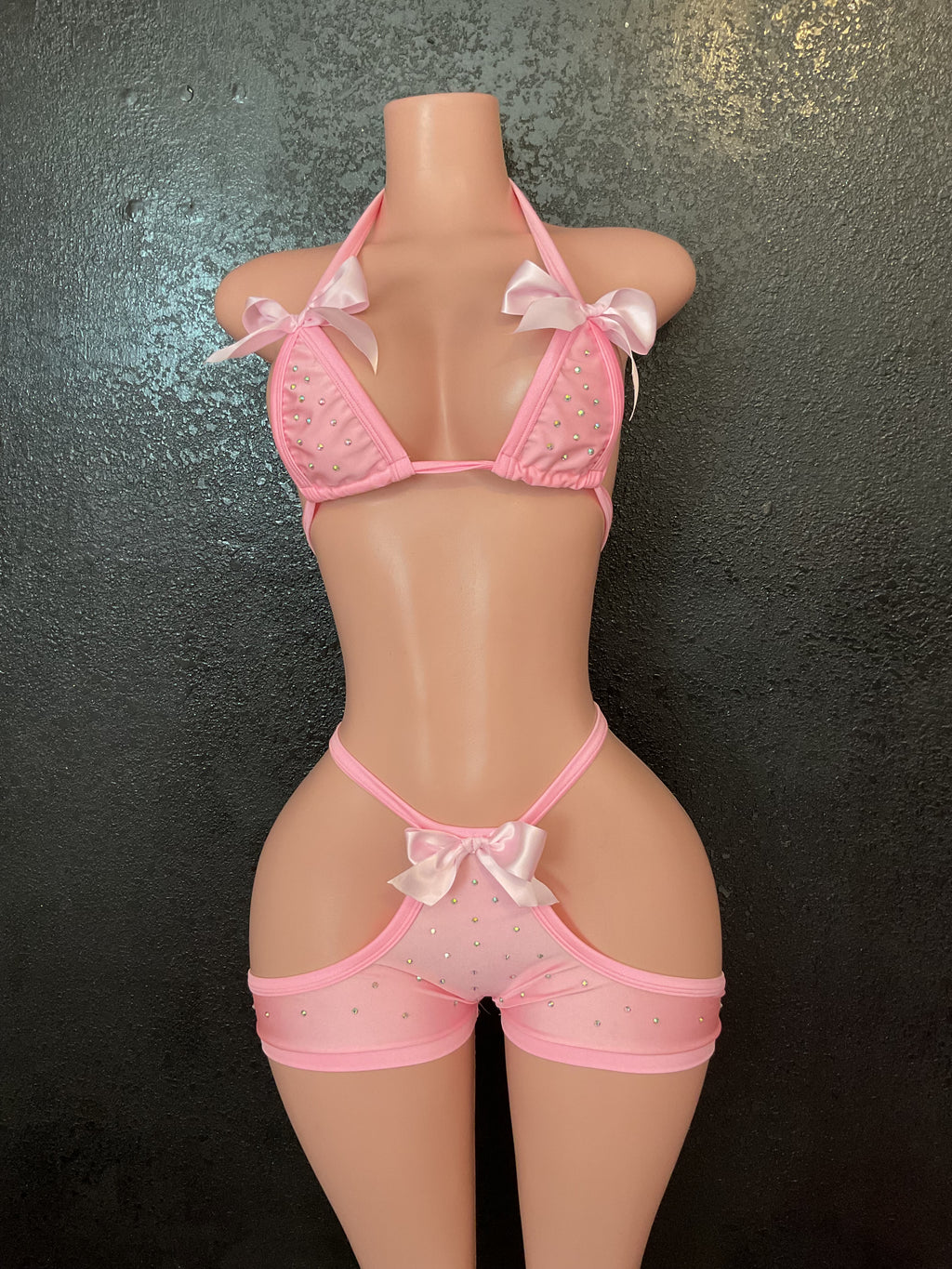 Booty shorts cut out set