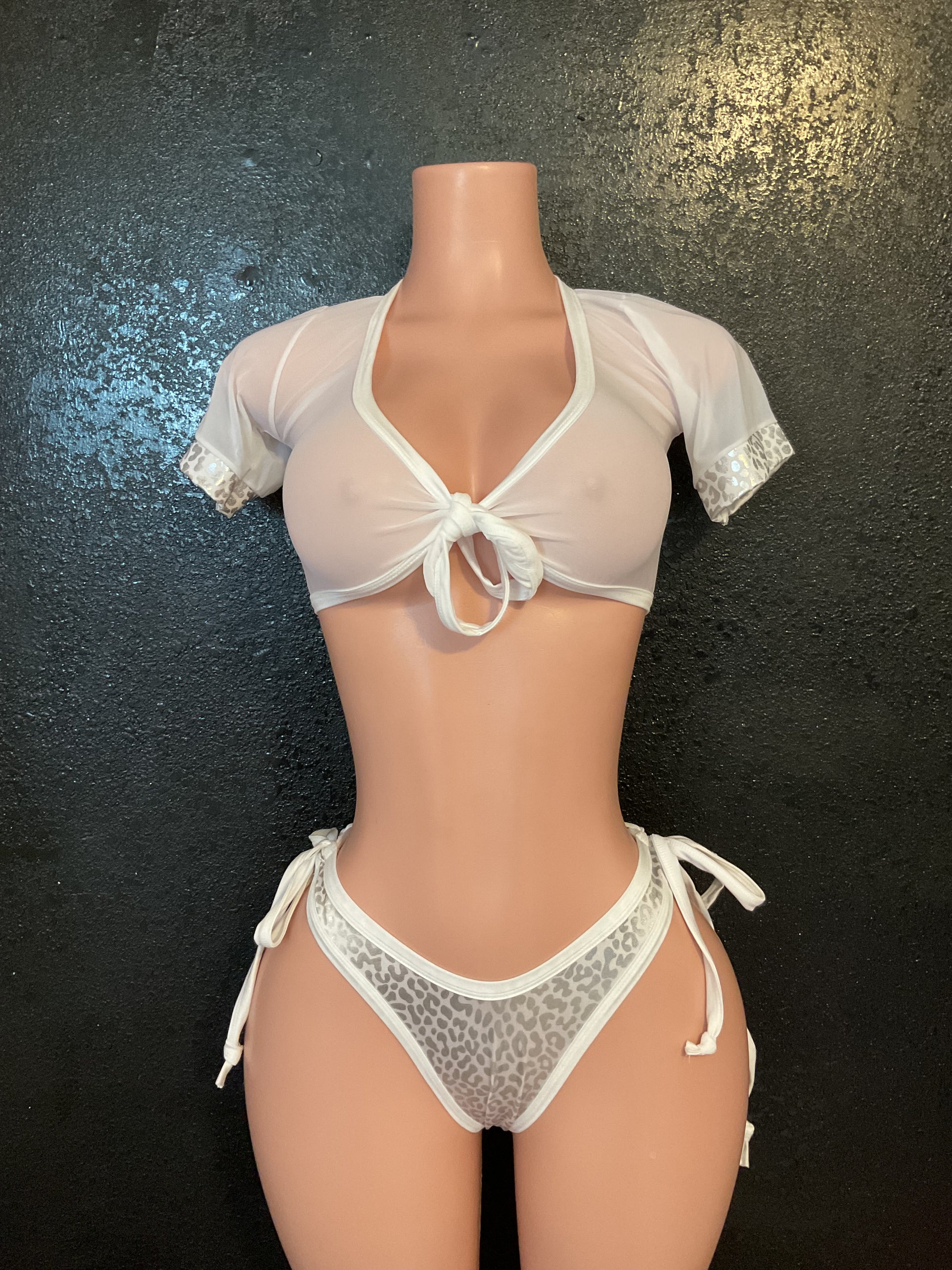 Short sleeve tie top and thong set leopard