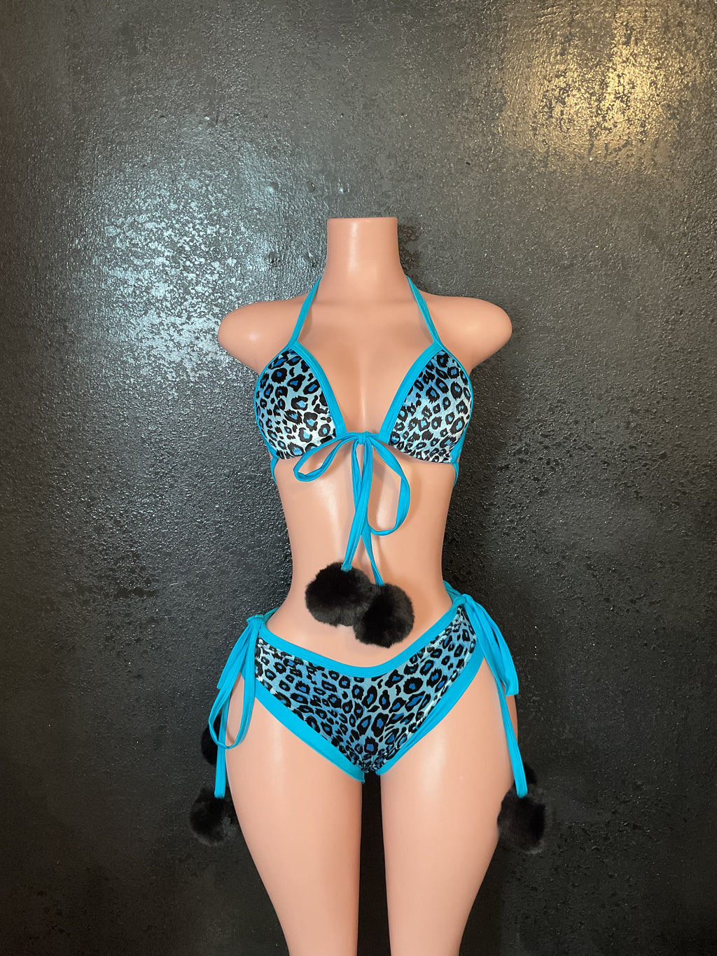 Leopard velvet booty shorts set