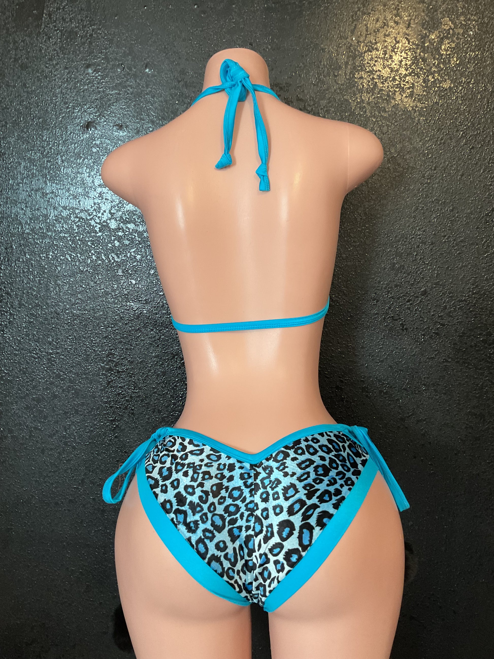 Leopard velvet booty shorts set