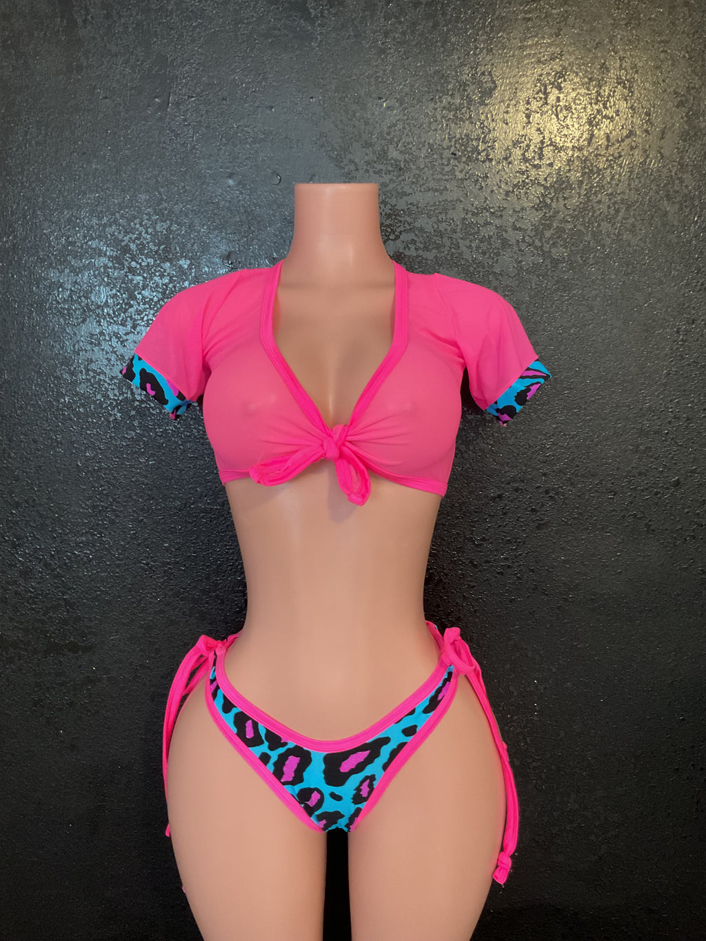 Short sleeve tie top and thong