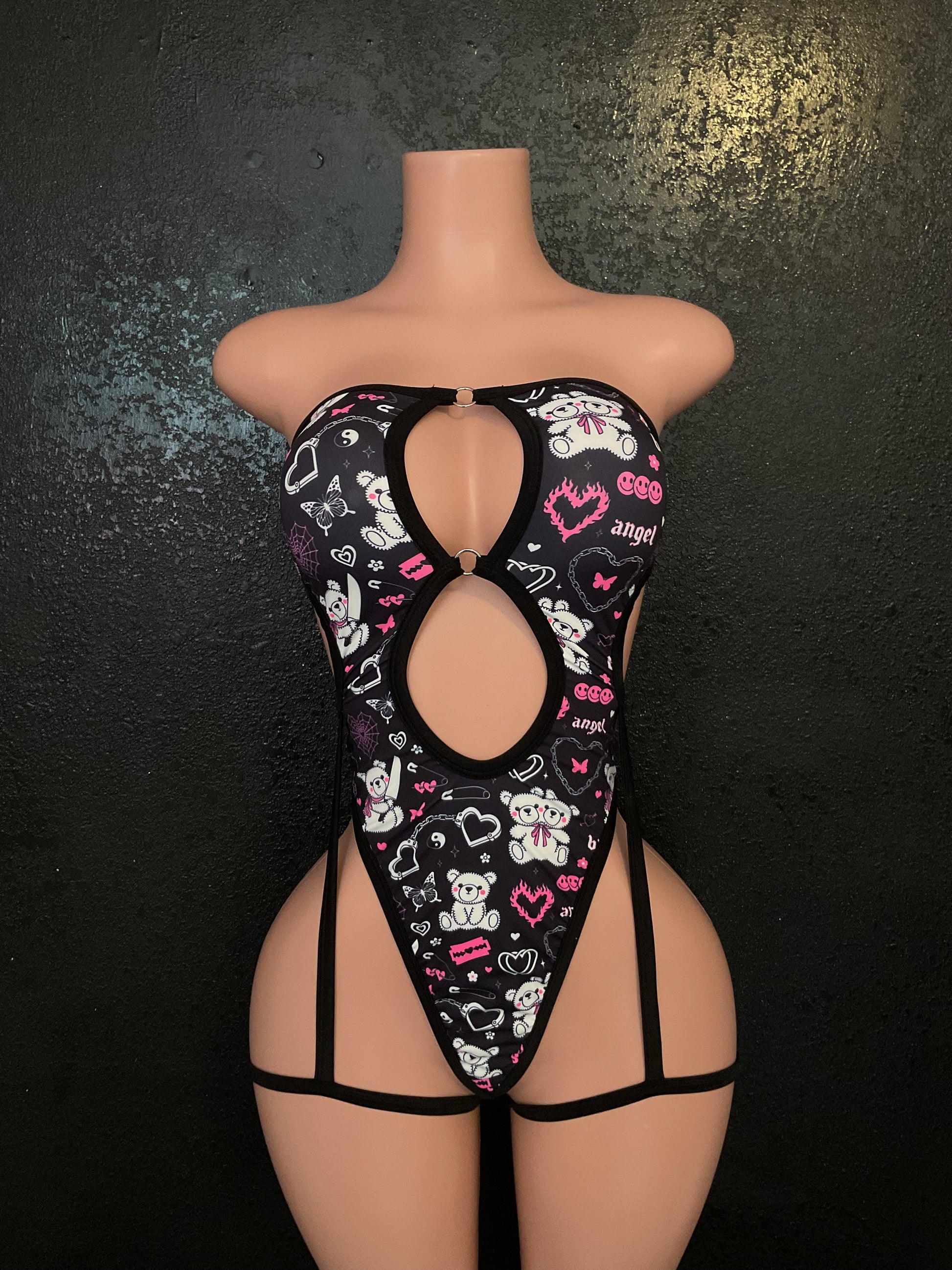 Strapless one piece attached garters