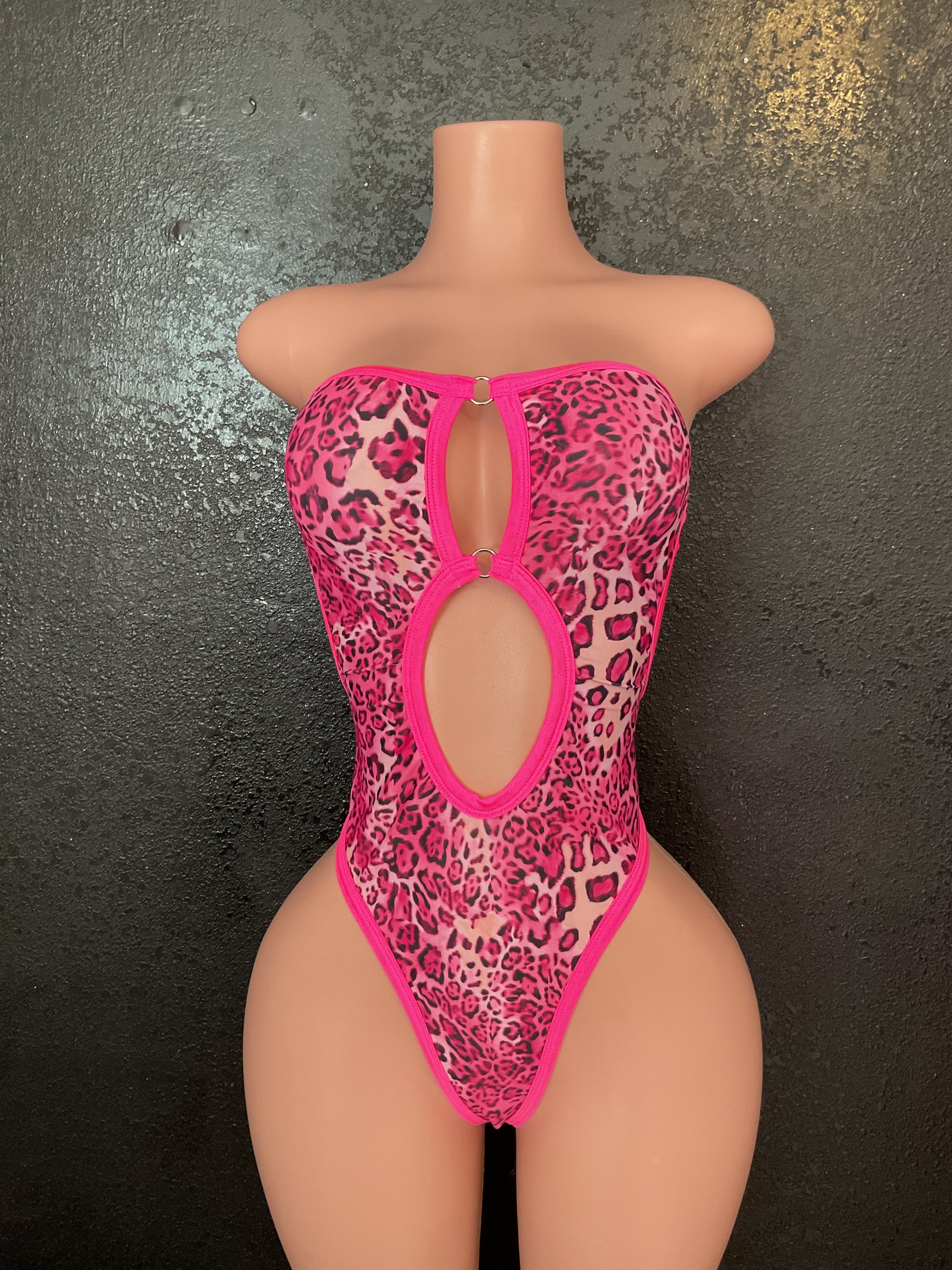 Strapless one piece pink leopard
